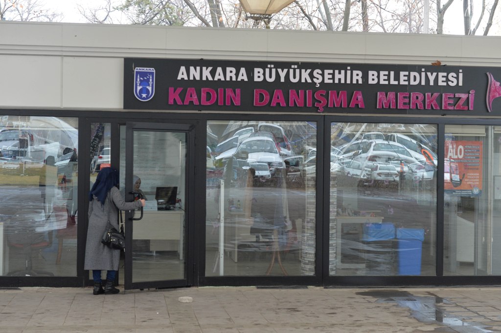 Ankara Büyükşehir Belediyesi :: BÜYÜKŞEHİR KADINLARIN YANINDA